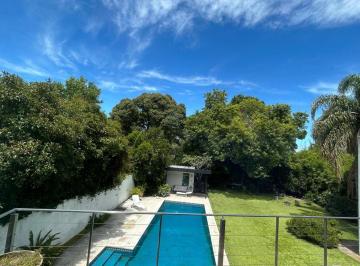 Casa · 725m² · 12 Ambientes · 5 Cocheras · Excelente Casa Estilo Moderno en San Isidro