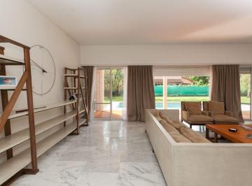 Casa · 600m² · 13 Ambientes · Casa en Las Lomas de San Isidro, Excelente Estado