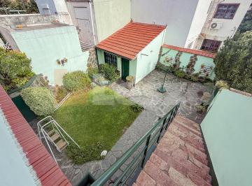 Casa · 320m² · 3 Ambientes · 1 Cochera · Casa en Lanús Oeste