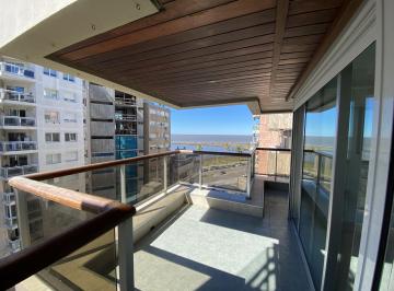 Departamento · 89m² · 4 Ambientes · 1 Cochera · Venta de Apartamento 2 Dorm. en Suite, Toilette, Garage, Vista a La Rambla. Punta Carretas