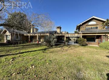 Casa · 178m² · 5 Ambientes · 8 Cocheras · Venta Casa 5 Ambientes en Barrio de Chacras - Laguna Vitel - Chascomus