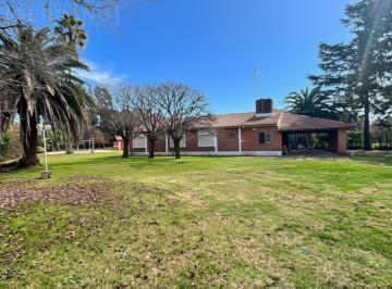 Casa · 180m² · 5 Ambientes · 7 Cocheras · Casa en Alquiler El Remanso, 3 Dorm., Quincho con Parrilla y Pileta, 6000 m² de Terreno