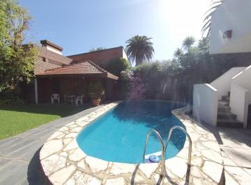 Casa · 415m² · 7 Ambientes · 7 Cocheras · Inmejorable Chalet en La Mejor Zona de Banfield!