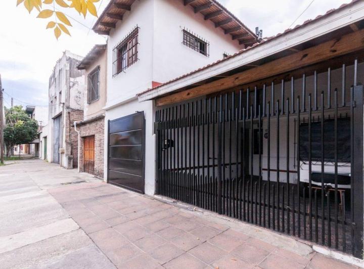 Casa · 130m² · 4 Ambientes · 1 Cochera