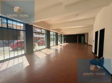 Local comercial · 120m² · 1 Ambiente · Local Comercial de Grandes Dimensiones en Bernal