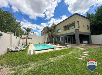 Casa · 140m² · 4 Ambientes · 1 Cochera · Casa 4 Ambientes Venta Garage Pileta. Ofertas