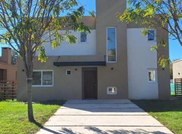 Casa · 149m² · 5 Ambientes · 2 Cocheras · Casa en San Pablo