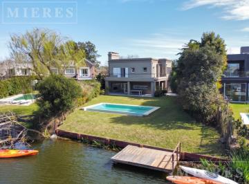Casa · 240m² · 7 Ambientes · 1 Cochera · Casa en Venta en Barrio Los Ombúes