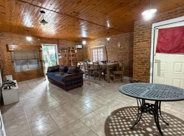 Quinta vacacional · 100m² · 4 Ambientes · Venta Casa Quinta con Piscina en San Vicente Terreno de 900 m