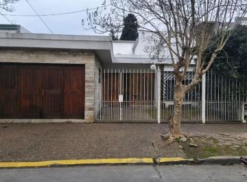 Casa · 179m² · 4 Ambientes · 1 Cochera · Excelente Casa en Una Planta Centro de Quilmes
