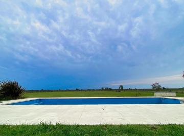 Casa · 181m² · 4 Ambientes · 2 Cocheras · Casa en Alquiler de 4 Ambientes en Haras El Malacate, Exaltación de La Cruz