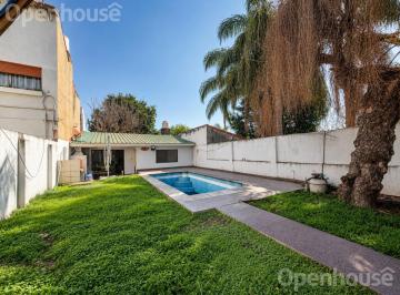 Casa · 218m² · 4 Ambientes · 1 Cochera · Duplex 4 Ambientes en Venta con Jardin y Piscina