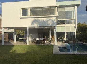 Casa · 690m² · 5 Ambientes · 1 Cochera · Casa en Alquiler en Barrio Cerrado Horqueta