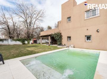 Casa · 128m² · 4 Ambientes · 4 Cocheras · Venta Casa con Piscina en Ezeiza Sin Expensas