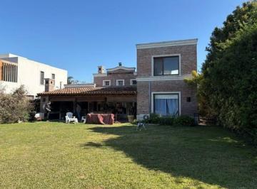 Casa · 250m² · 6 Ambientes · 2 Cocheras · Casa en Alquiler en Santa Barbara, Tigre, G. B. a. Zona Norte