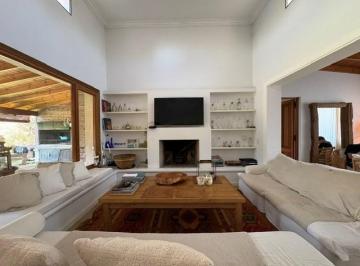 Casa · 250m² · 6 Ambientes · 2 Cocheras · Casa en Alquiler en Santa Barbara, Tigre, G. B. a. Zona Norte