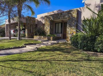 Casa · 150m² · 6 Ambientes · 2 Cocheras · Casa de Categoria en Alquiler Liceo Rugby Club con Tour Virtual