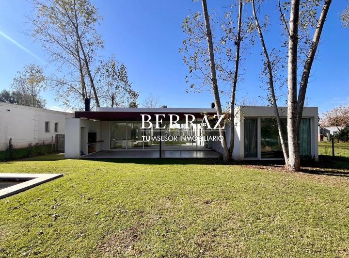 Casa · 160m² · 4 Ambientes · 2 Cocheras