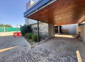 Casa · 200m² · 10 Ambientes · 2 Cocheras · Alquiler Duplex en Valle Escondido Las Moras