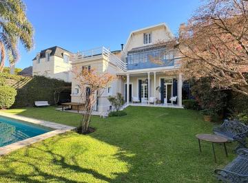 Casa · 366m² · 7 Ambientes · 3 Cocheras · Martinez, Impecable Casa Antigua en Venta en Excelente Ubicación con Gran Jardín