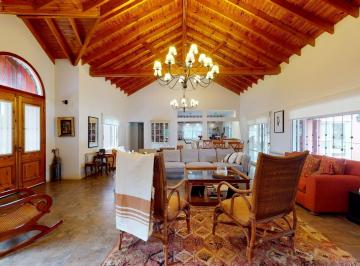 Casa · 350m² · 6 Ambientes · 2 Cocheras · Casa en Venta Campos de Roca