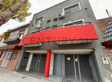 Departamento · 52m² · 2 Ambientes · 1 Cochera · ¡Oportunidad! 2 Ambientes con Patio + Cochera Fija en Alquiler en Villa Real - Luminoso