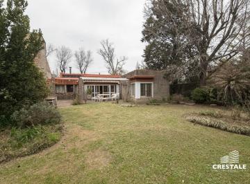Casa · 225m² · 8 Ambientes · 1 Cochera · Venta - Casa 4 Dorm. con Jardín y Cochera Cubierta en Fisherton, Rosario.