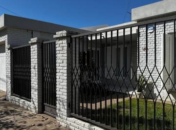 Casa · 153m² · 4 Ambientes · 1 Cochera · Venta/ Casa/ Dos Dorm./ Cochera