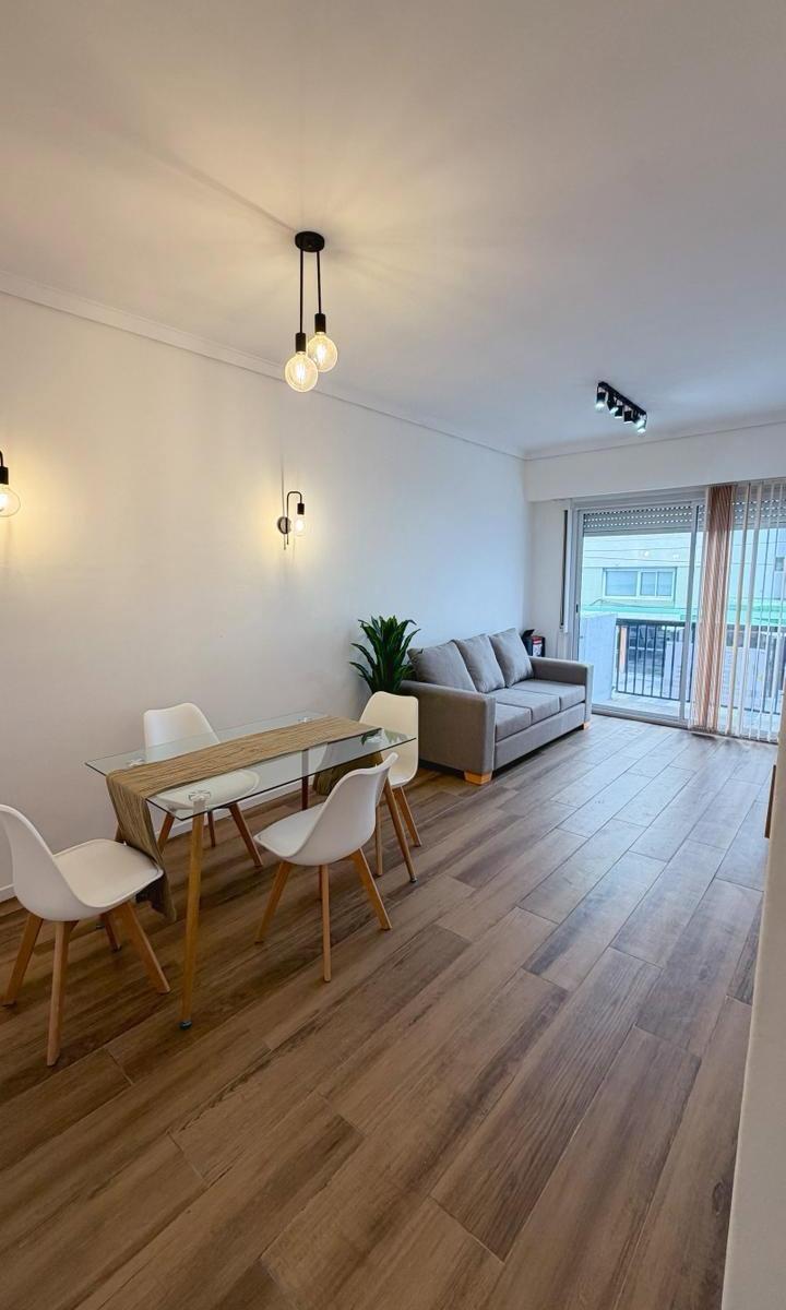 Venta departamento 2 ambientes al frente con balcón y dependencia