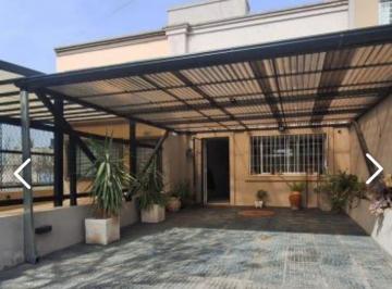 Casa · 118m² · 5 Ambientes · Duplex en Venta, 2 Dorm. con Pileta, Valle Cercano