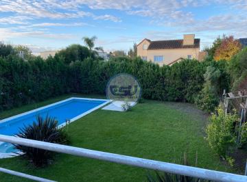 Casa · 280m² · 5 Ambientes · 1 Cochera · Venta Casa 5 Ambientes Jardín en El Rocío, Canning