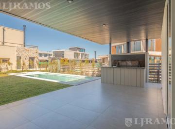 Casa · 255m² · 7 Ambientes · Casa a Estrenar en Venta en Carpinchos - Nordelta