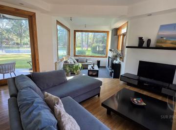 Casa · 254m² · 7 Ambientes · 2 Cocheras · Casa en Venta Saint Thomas Norte