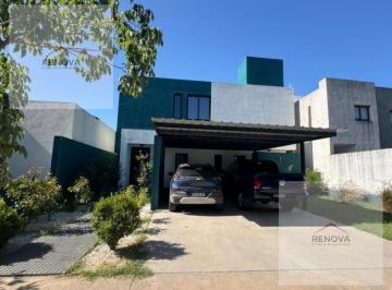 Casa · 240m² · 10 Ambientes · 2 Cocheras · Espectacular Casa a La Venta en Claros del Bosque, un Lindísimo Barrio Familiar! Apta Credito Nacion