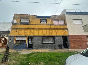 Casa · 201m² · 3 Ambientes · Venta - Casa Pb 4 Amb + Depto Pa 3 Amb - Ideal Inversor - a Refaccionar - Villa Maipu
