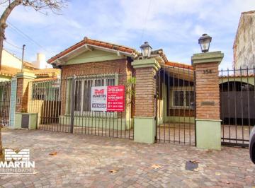 Casa · 170m² · 4 Ambientes · 2 Cocheras · Casa en Venta de 4 Ambientes en San Isidro con Jardín y Pileta