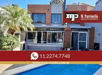 Casa · 171m² · 4 Ambientes · 3 Cocheras · Impecable Chalet con Doble Cochera y Piscina