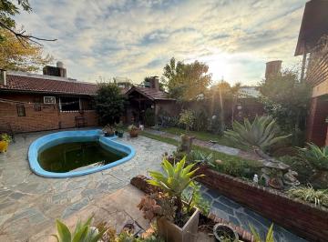 Casa · 240m² · 5 Ambientes · 4 Cocheras · Venta Casa 5amb Quincho Pileta Parrilla - El Palomar