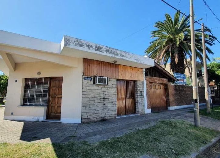 Casa · 74m² · 3 Ambientes · 2 Cocheras