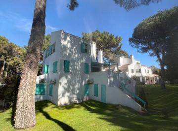 Casa de 5 ambientes, Pinamar · Casa de 3 Dorm. y Dependencia. en Country Los Medanos Pinamar.