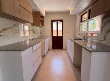 Casa · 70m² · 2 Dormitorios · Venta Chalet 3 Amb. Reciclado, Parque, Vergara Al 2500 Punta Mogotes
