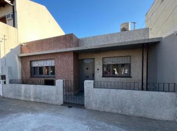 Casa · 75m² · 5 Ambientes · Casa en Barrio Azcuenaga