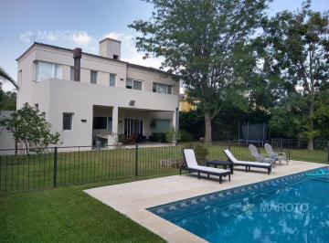 Casa · 327m² · 5 Ambientes · 2 Cocheras · Casa en Venta y Alquiler con Muebles - en Barrio Privado Septiembre