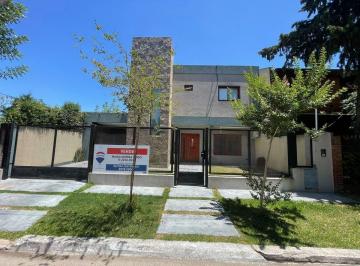Casa · 170m² · 4 Ambientes · 4 Cocheras · Venta Casa 4amb Barrio Pqe Jorge Newbery El Jagüel