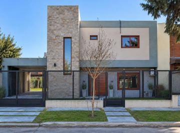 Casa · 170m² · 4 Ambientes · 4 Cocheras · Venta Casa 4amb Barrio Pqe Jorge Newbery El Jagüel
