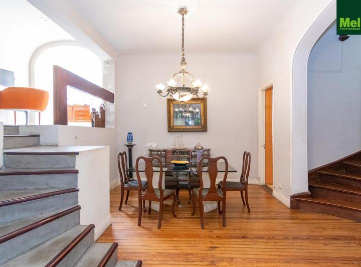 Casa · 233m² · 5 Ambientes · 1 Cochera