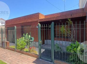 Casa · 130m² · 3 Ambientes · 2 Cocheras · Casa en Beccar