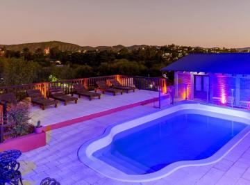 Casa · 278m² · 12 Ambientes · 1 Cochera · Complejo de 4 Bungalow Villa del Lago