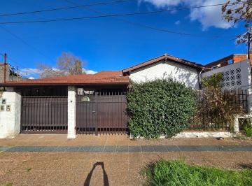 Casa · 163m² · 4 Ambientes · 2 Cocheras · Chalet en Venta en El Palomar