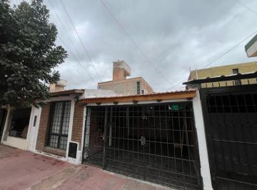 Casa de 6 ambientes, Dorrego · Alquila Casa Dorrego